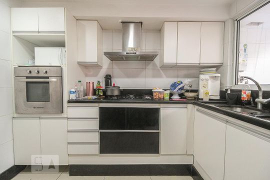 Cozinha de casa de condomínio para alugar com 2 quartos, 90m² em Freguesia (jacarepaguá), Rio de Janeiro