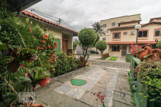 Garagem de casa de condomínio para alugar com 2 quartos, 90m² em Freguesia (jacarepaguá), Rio de Janeiro