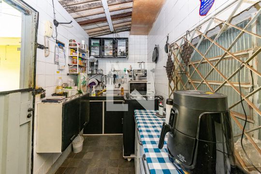 Cozinha 2 de casa à venda com 1 quarto, 570m² em Bonfim, Belo Horizonte