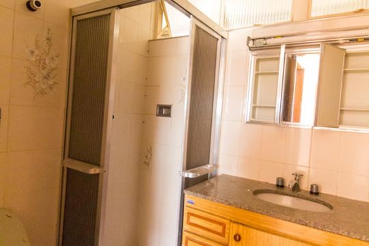 Banheiro de apartamento para alugar com 3 quartos, 80m² em Parque São Domingos, São Paulo