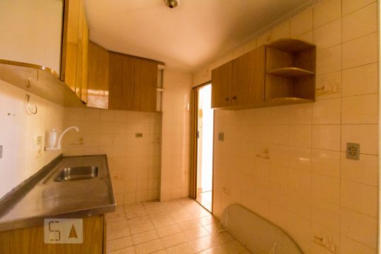Cozinha de apartamento para alugar com 3 quartos, 80m² em Parque São Domingos, São Paulo
