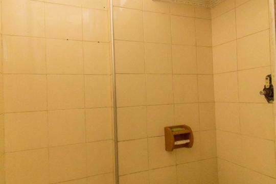 Banheiro de Serviço de apartamento para alugar com 3 quartos, 80m² em Parque São Domingos, São Paulo
