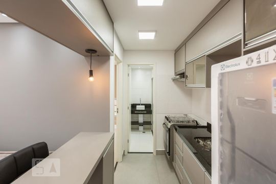 Cozinha de apartamento para alugar com 1 quarto, 25m² em Bela Vista, São Paulo