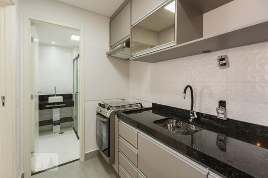 Cozinha de apartamento para alugar com 1 quarto, 25m² em Bela Vista, São Paulo