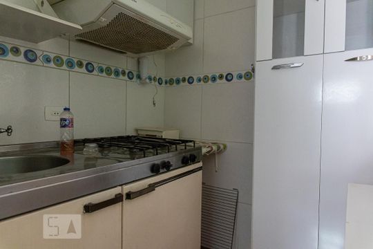 Cozinha de apartamento para alugar com 1 quarto, 40m² em Bela Vista, São Paulo