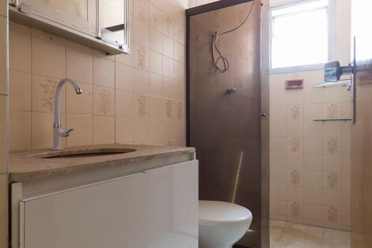Banheiro Social de apartamento à venda com 2 quartos, 70m² em Vila Alexandria, São Paulo