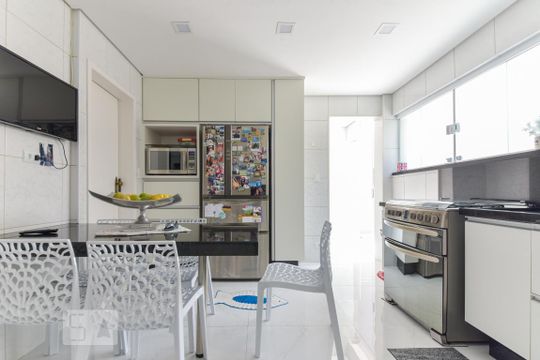 Cozinha de casa à venda com 3 quartos, 280m² em Nova Petrópolis, São Bernardo do Campo