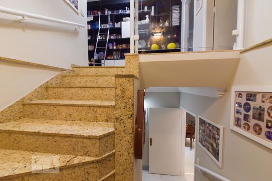 Hall de Acesso - Escada de casa à venda com 3 quartos, 280m² em Nova Petrópolis, São Bernardo do Campo