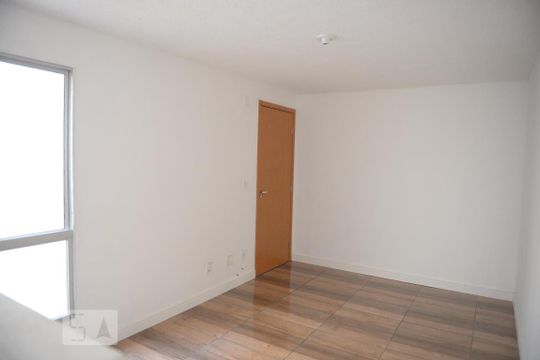 Sala de apartamento para alugar com 2 quartos, 42m² em Igara, Canoas