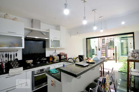 Cozinha de casa à venda com 2 quartos, 110m² em Bosque da Saúde, São Paulo