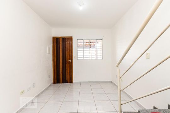 Sala de casa de condomínio à venda com 2 quartos, 60m² em Parada Xv de Novembro, São Paulo