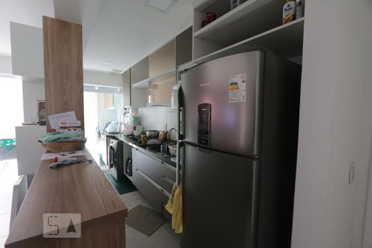 Cozinha de apartamento para alugar com 2 quartos, 75m² em Jacarepaguá, Rio de Janeiro