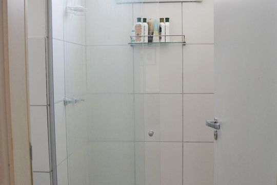 Banheiro de apartamento à venda com 2 quartos, 52m² em Taquara, Rio de Janeiro