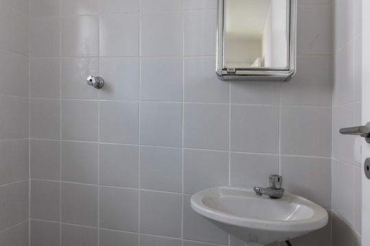 Banheiro de Serviço de apartamento para alugar com 2 quartos, 83m² em Itaim Bibi, São Paulo