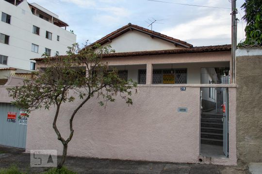 Vista da Rua de casa à venda com 4 quartos, 159m² em Santa Ines, Belo Horizonte