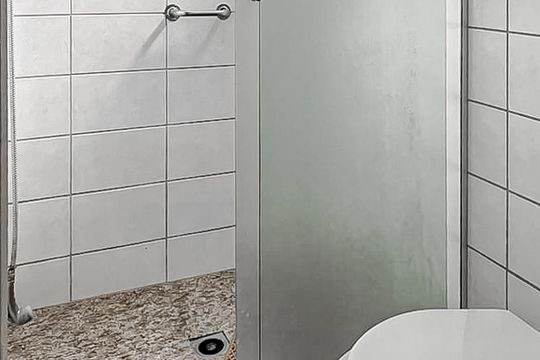 Banheiro Social de apartamento à venda com 2 quartos, 93m² em Centro, Curitiba
