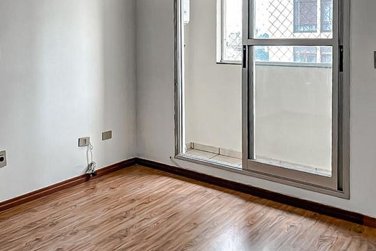 Dormitório de apartamento à venda com 2 quartos, 93m² em Centro, Curitiba