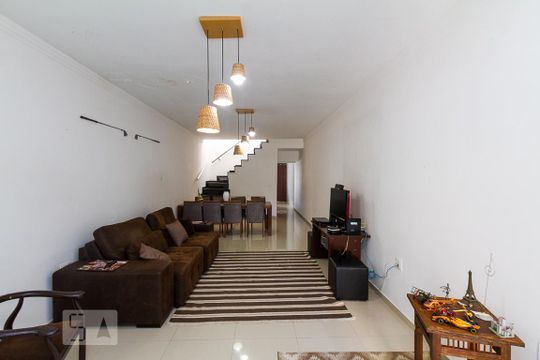 Casa à venda com 3 quartos, 167m² em Vila Carrão, São Paulo