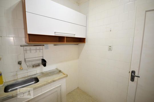 Cozinha de apartamento à venda com 2 quartos, 66m² em Laranjeiras, Rio de Janeiro