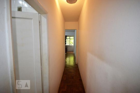 Corredor  de apartamento à venda com 2 quartos, 66m² em Laranjeiras, Rio de Janeiro