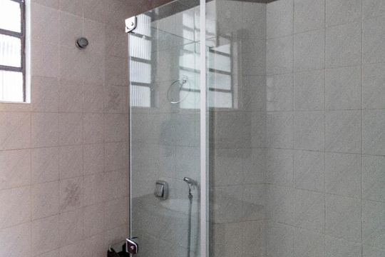 Banheiro de apartamento à venda com 3 quartos, 146m² em Carmo, Belo Horizonte