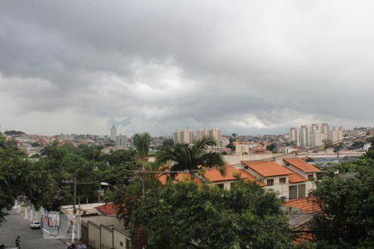 VISTA de casa à venda com 3 quartos, 150m² em Vila Salete, São Paulo