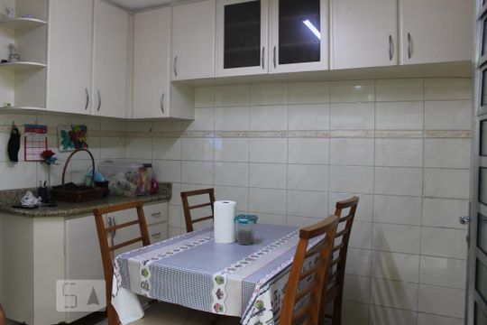 COZINHA de casa à venda com 3 quartos, 150m² em Vila Salete, São Paulo