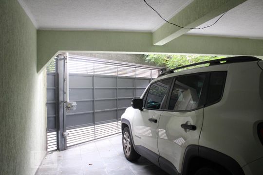 GARAGEM de casa à venda com 3 quartos, 150m² em Vila Salete, São Paulo