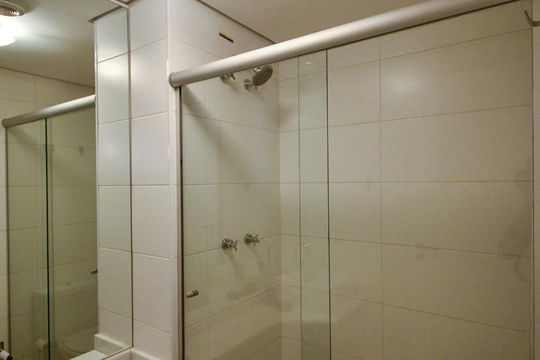 Banheiro de apartamento à venda com 1 quarto, 50m² em Pinheiros, São Paulo