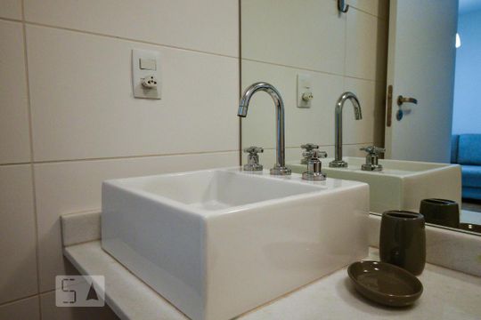 Banheiro de apartamento à venda com 1 quarto, 50m² em Pinheiros, São Paulo