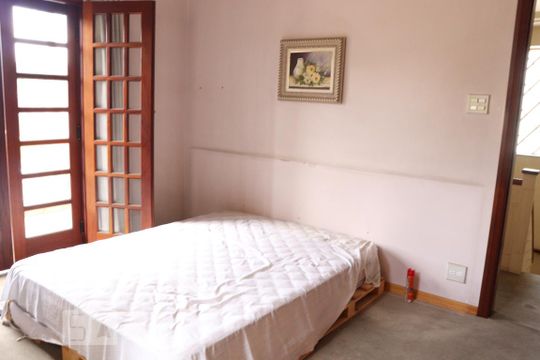 Quarto 1 de casa para alugar com 3 quartos, 250m² em Vila Monumento, São Paulo