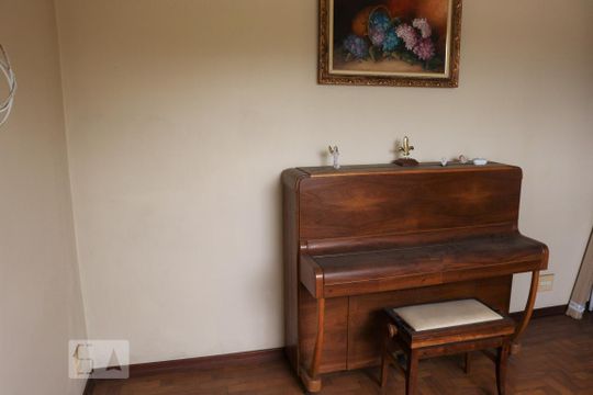 Casa para alugar com 3 quartos, 250m² em Vila Monumento, São Paulo
