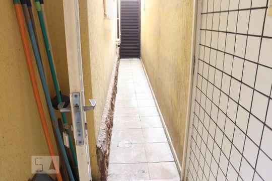 Área Externa de casa para alugar com 3 quartos, 250m² em Vila Monumento, São Paulo