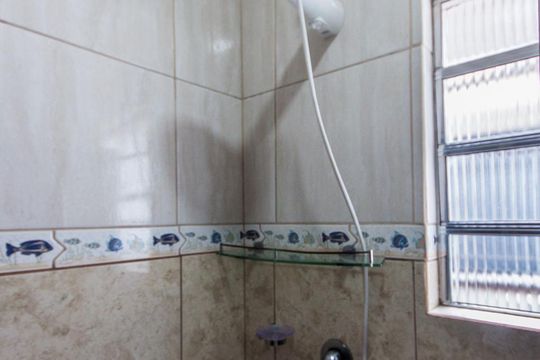 Chuveiro de apartamento à venda com 1 quarto, 53m² em Partenon, Porto Alegre