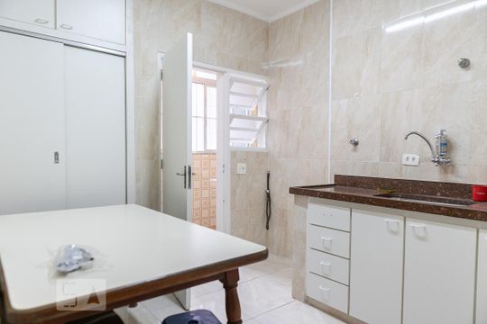 Cozinha de apartamento para alugar com 2 quartos, 110m² em Gonzaga, Santos