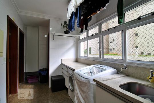 Área de Serviço de apartamento à venda com 4 quartos, 248m² em Vila Suzana, São Paulo