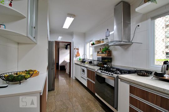 Cozinha de apartamento à venda com 4 quartos, 248m² em Vila Suzana, São Paulo
