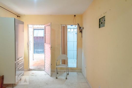 Quarto/Sala de casa para alugar com 1 quarto, 135m² em Cidade Mãe do Céu, São Paulo