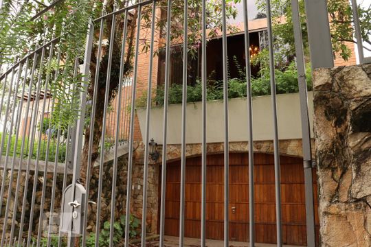 Fachada de casa à venda com 4 quartos, 450m² em Jardim da Glória, São Paulo