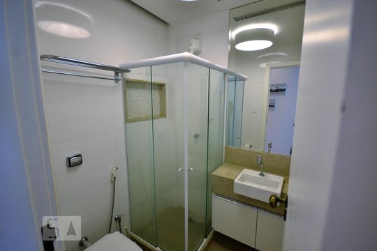 Banheiro  de apartamento para alugar com 1 quarto, 30m² em Centro, Rio de Janeiro
