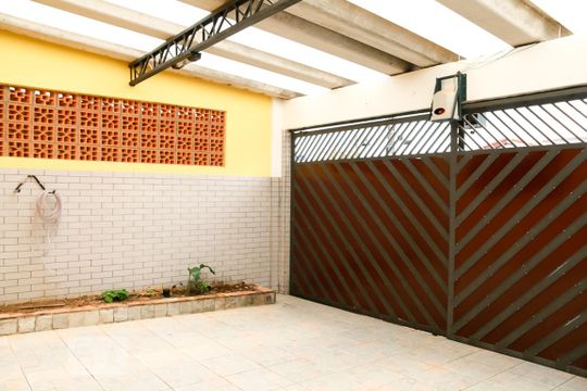 Garagem de casa à venda com 4 quartos, 140m² em Jardim Satélite, São Paulo