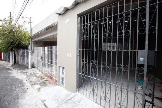 Fachada de casa à venda com 2 quartos, 180m² em Planalto Paulista, São Paulo