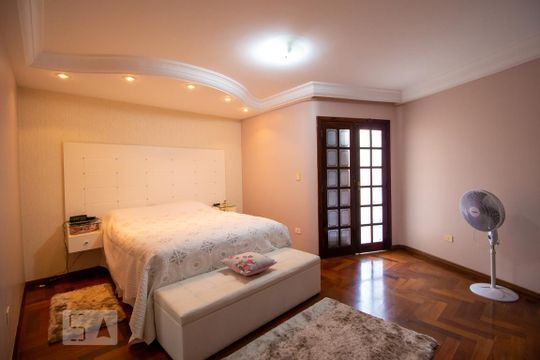 Suíte de casa à venda com 3 quartos, 330m² em Vila Curuca, Santo André