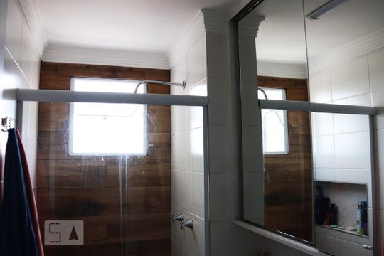Banheiro  de apartamento à venda com 2 quartos, 56m² em Jardim Cristiane, Santo André