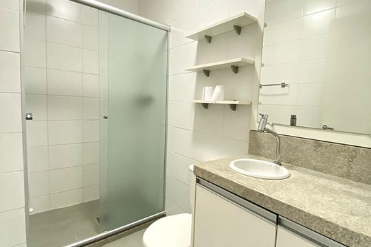Banheiro de apartamento à venda com 2 quartos, 55m² em Vila Nova, Novo Hamburgo