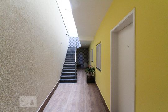 Corredor de apartamento para alugar com 2 quartos, 42m² em Quarta Parada, São Paulo
