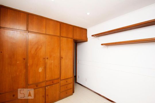 Quarto 1 de apartamento para alugar com 2 quartos, 78m² em Botafogo, Rio de Janeiro