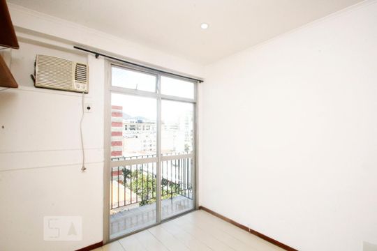 Quarto 1 de apartamento para alugar com 2 quartos, 78m² em Botafogo, Rio de Janeiro