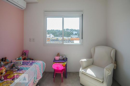 Quarto 1 de apartamento para alugar com 2 quartos, 60m² em Medianeira, Porto Alegre