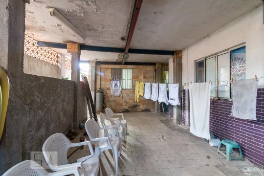 Garagem de casa à venda com 3 quartos, 180m² em Jardim Santa Francisca, Guarulhos